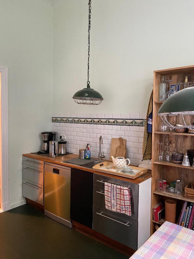 Fewo Gruene Mommsenstrasse - Bei Becker Klingeln Apartamento Berlim Exterior foto
