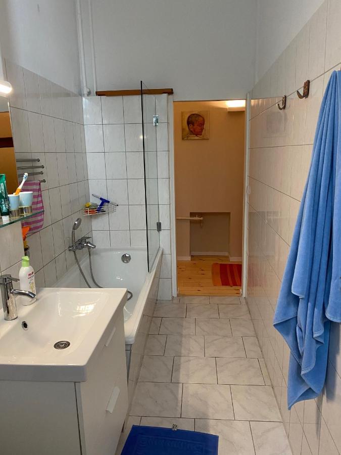 Fewo Gruene Mommsenstrasse - Bei Becker Klingeln Apartamento Berlim Exterior foto