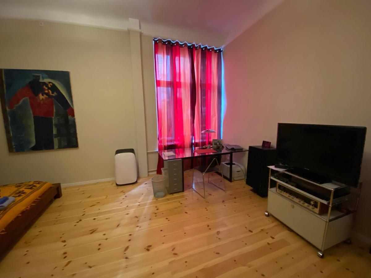 Fewo Gruene Mommsenstrasse - Bei Becker Klingeln Apartamento Berlim Exterior foto